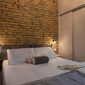 https://queen-regina-apartments-1.inbudapesthotels.com